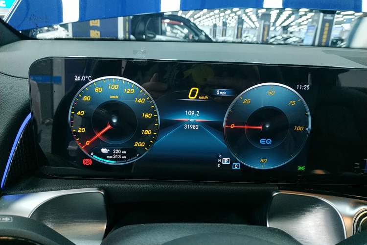 Used Mercedes-Benz EQB 2023 Facelift EQB 260 Instrument Cluster