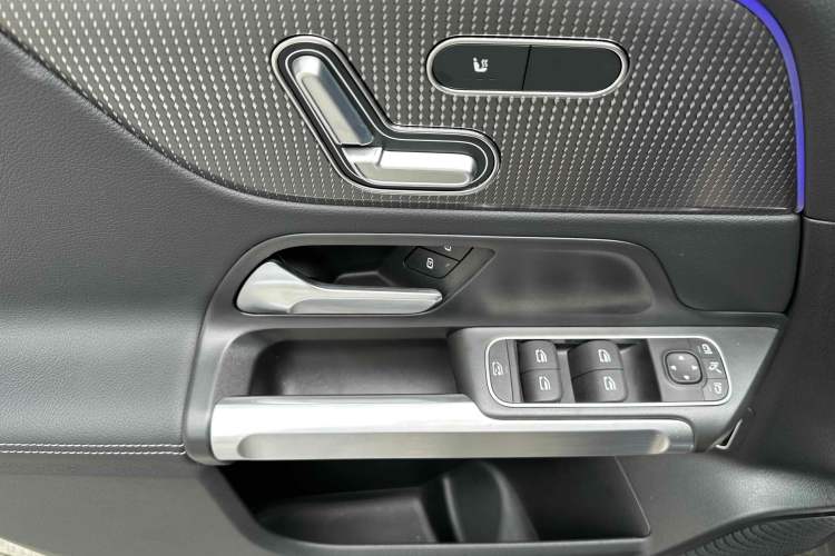 Used Mercedes-Benz EQB 2023 EQB 260 Interior 4