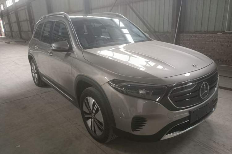 Used Mercedes-Benz EQB 2023 EQB 260 Front Right 45 Deg