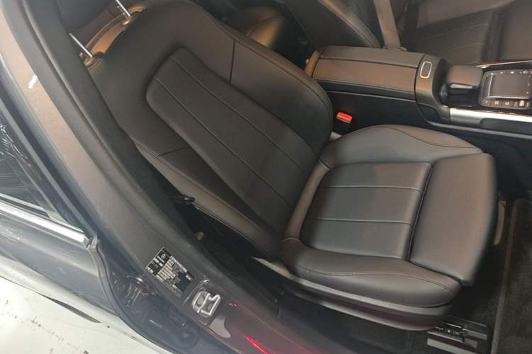 Used Mercedes-Benz EQB 2023 Facelift EQB 260 Right Front Seat