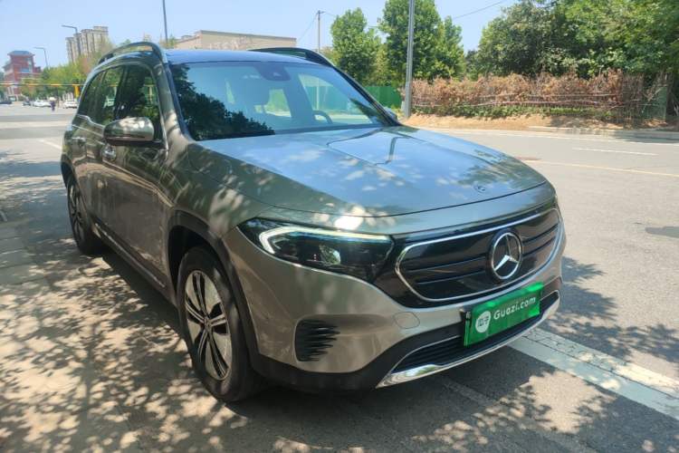 Used Mercedes-Benz EQB 2023 EQB 260 Front Right 45 Deg