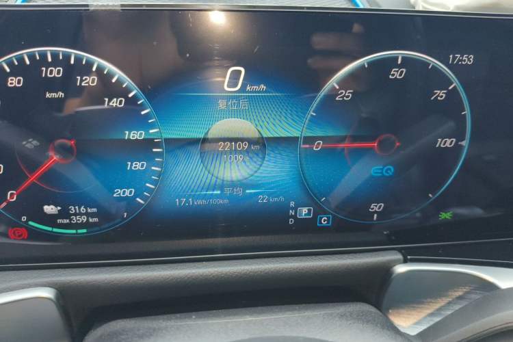 Used Mercedes-Benz EQB 2023 EQB 260 Odometer Close Up