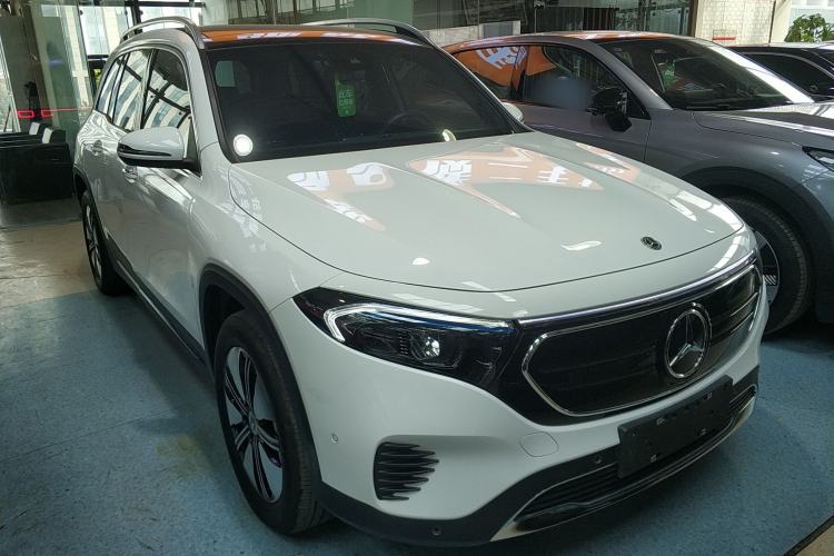 Used Mercedes-Benz EQB 2023 EQB 260 Front Right 45 Deg