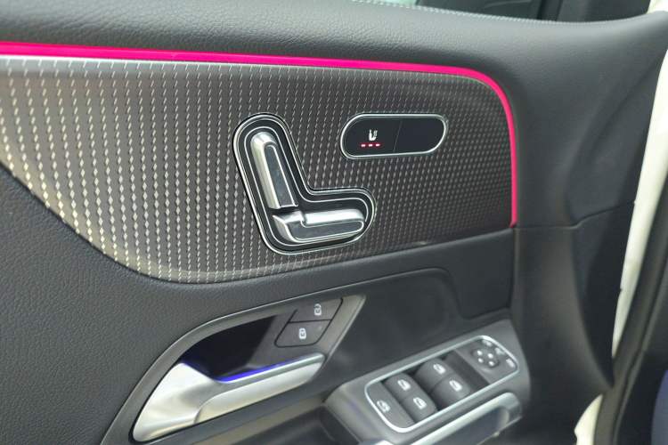 Used Mercedes-Benz EQB 2023 Facelift EQB 260 Interior 4