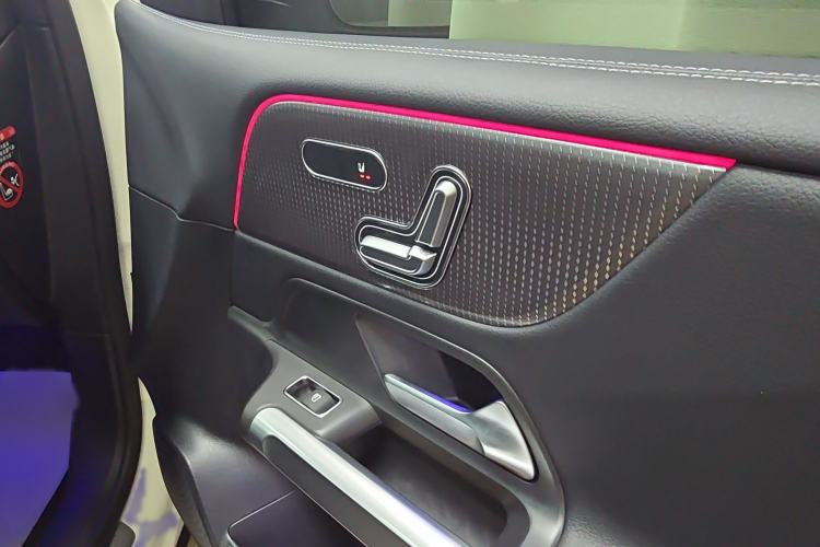 Used Mercedes-Benz EQB 2023 Facelift EQB 260 Interior 5