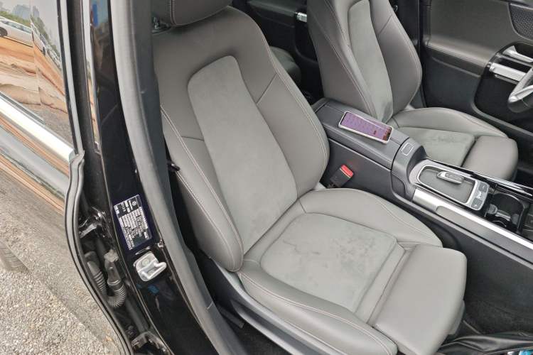 Used Mercedes-Benz EQB 2024 EQB 350 4MATIC Right Front Seat