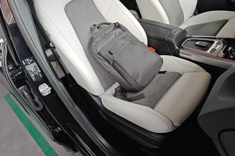 Used Mercedes-Benz EQB 2024 EQB 350 4MATIC Right Front Seat