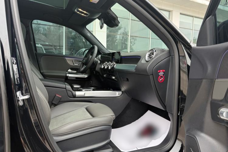 Used Mercedes-Benz EQB 2024 EQB 350 4MATIC Right Front Seat