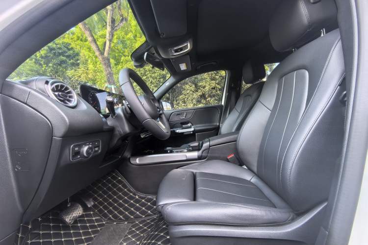 Used Mercedes-Benz EQB 2024 EQB 260 Interior 1