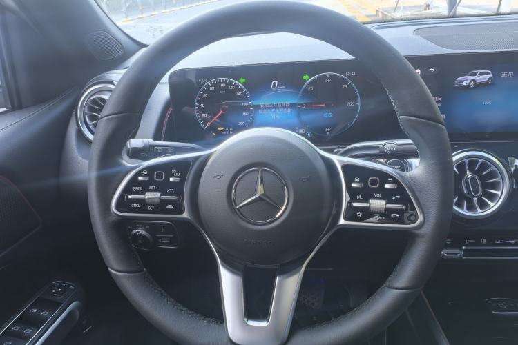Used Mercedes-Benz EQB 2024 EQB 260 Interior 4