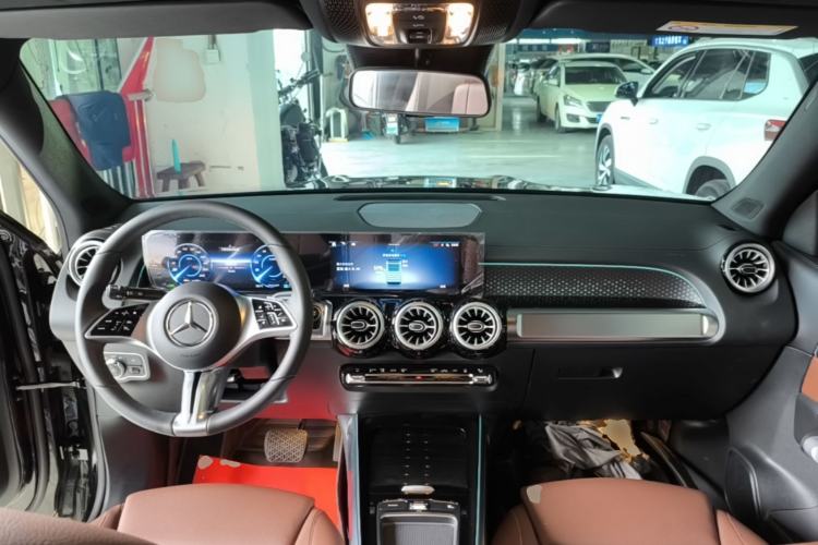Used Mercedes-Benz EQB 2025 EQB 260 Center Console