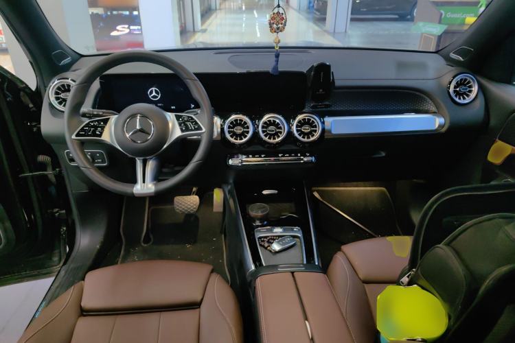 Used Mercedes-Benz EQB 2025 EQB 260 Center Console