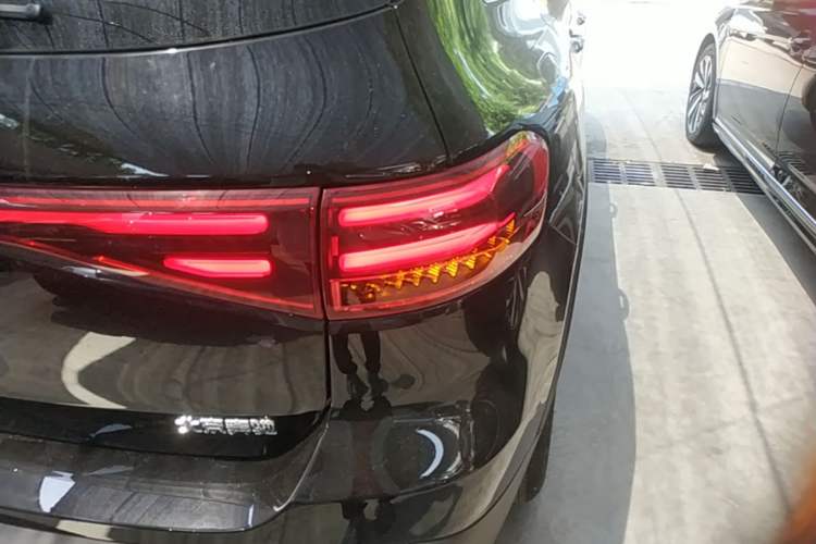 Used Mercedes-Benz EQB 2025 EQB 260 Exterior 3