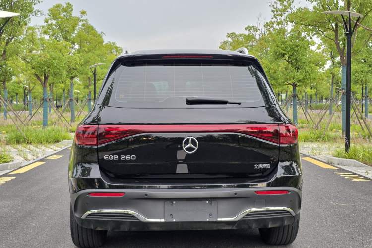 Used Mercedes-Benz EQB 2025 EQB 260 Exterior 4
