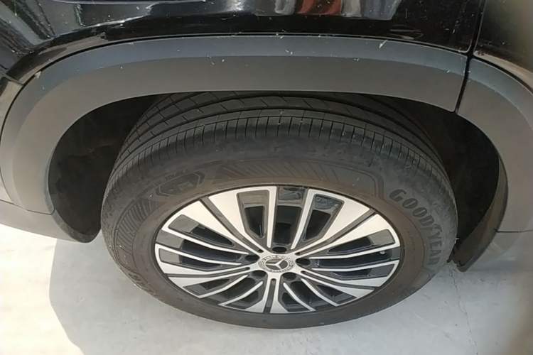 Used Mercedes-Benz EQB 2025 EQB 260 Exterior 5