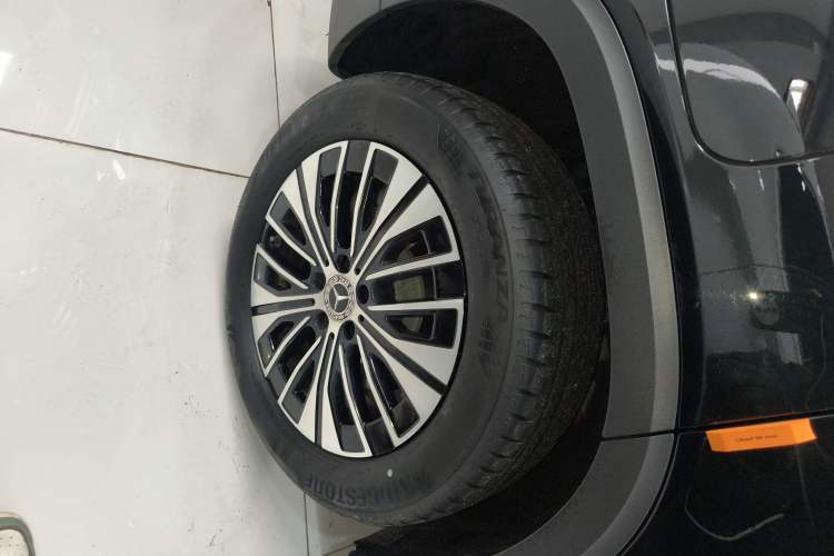 Used Mercedes-Benz EQB 2025 EQB 260 Exterior 5