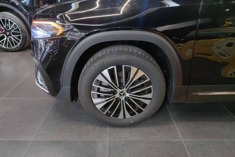 Used Mercedes-Benz EQB 2025 EQB 260 Exterior 7