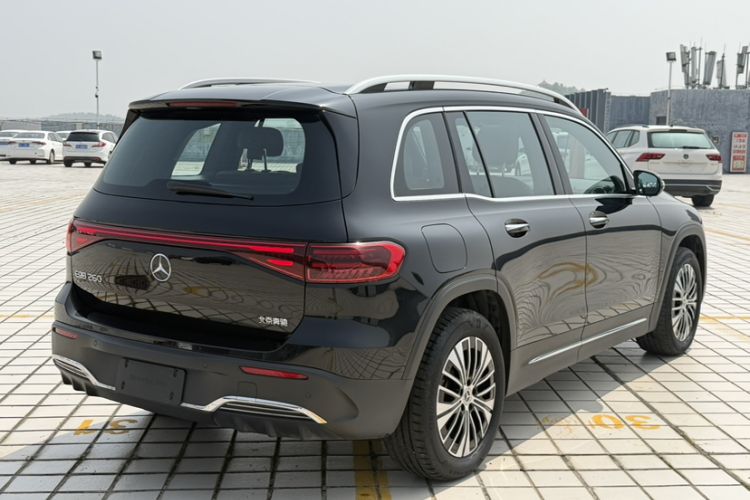 Used Mercedes-Benz EQB 2025 EQB 260 Exterior 8