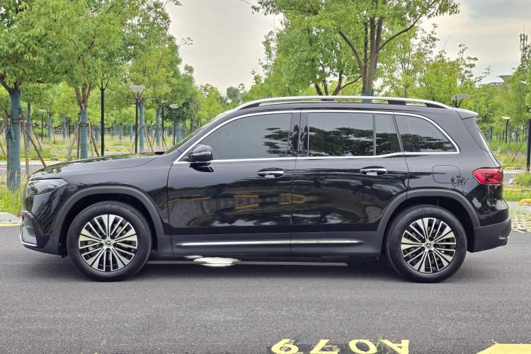 Used Mercedes-Benz EQB 2025 EQB 260 Exterior 8