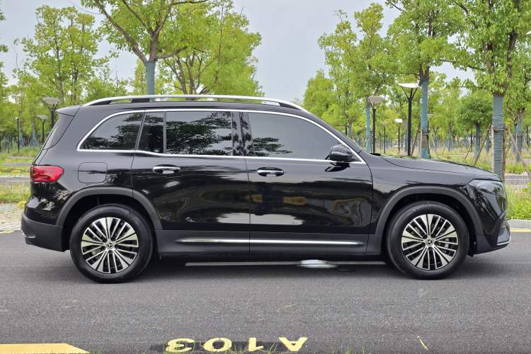 Used Mercedes-Benz EQB 2025 EQB 260 Exterior 9