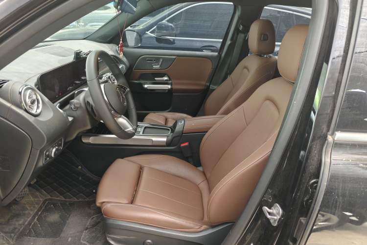 Used Mercedes-Benz EQB 2025 EQB 260 Interior 1