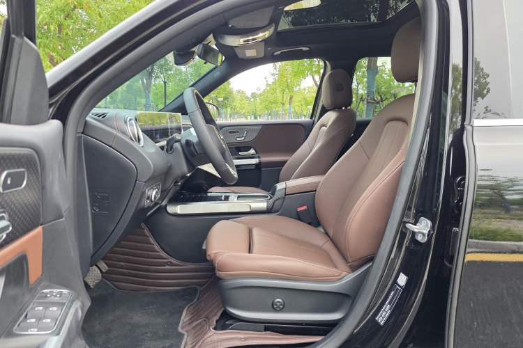 Used Mercedes-Benz EQB 2025 EQB 260 Interior 1