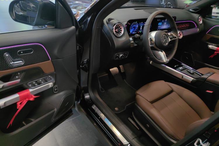 Used Mercedes-Benz EQB 2025 EQB 260 Interior 3