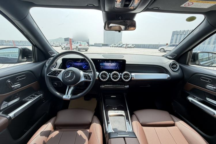 Used Mercedes-Benz EQB 2025 EQB 260 Interior 4