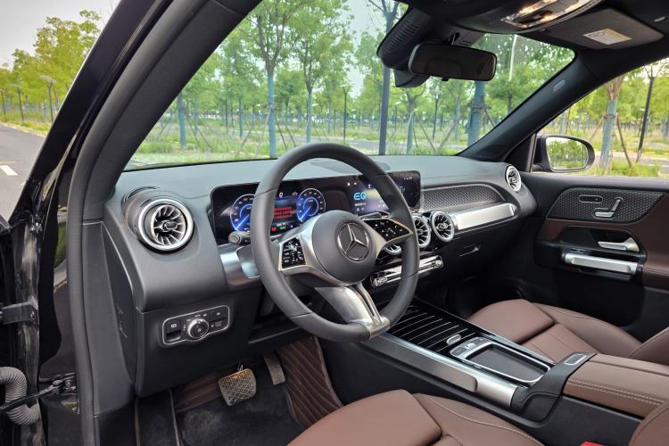 Used Mercedes-Benz EQB 2025 EQB 260 Interior 4
