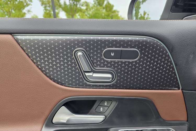 Used Mercedes-Benz EQB 2025 EQB 260 Interior 5