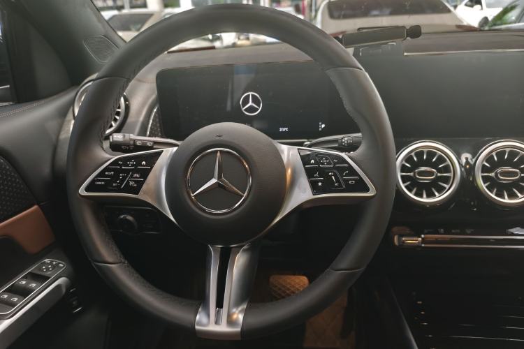 Used Mercedes-Benz EQB 2025 EQB 260 Interior 6