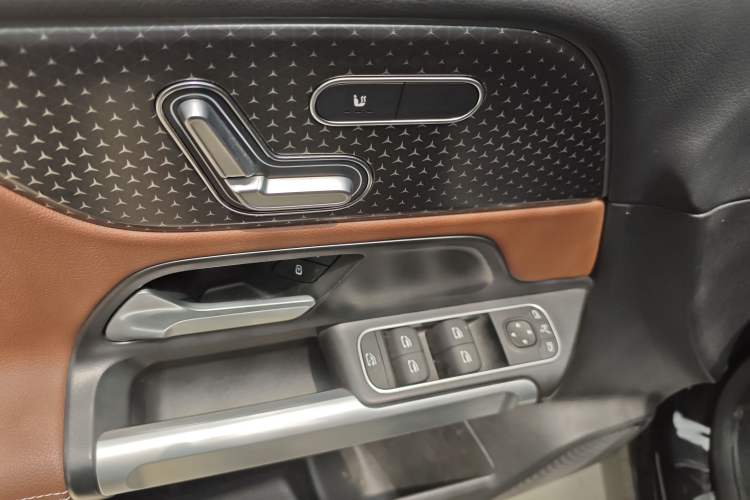 Used Mercedes-Benz EQB 2025 EQB 260 Interior 7