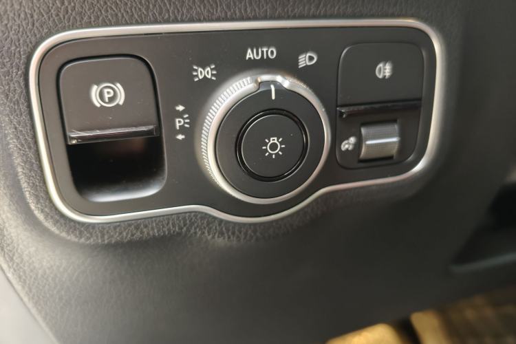 Used Mercedes-Benz EQB 2025 EQB 260 Interior 8