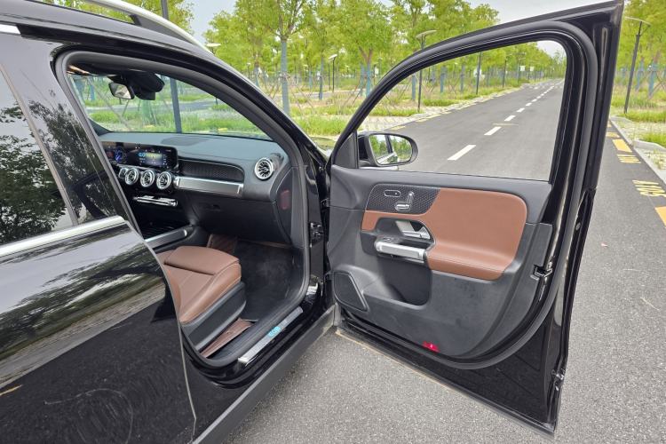Used Mercedes-Benz EQB 2025 EQB 260 Interior 8