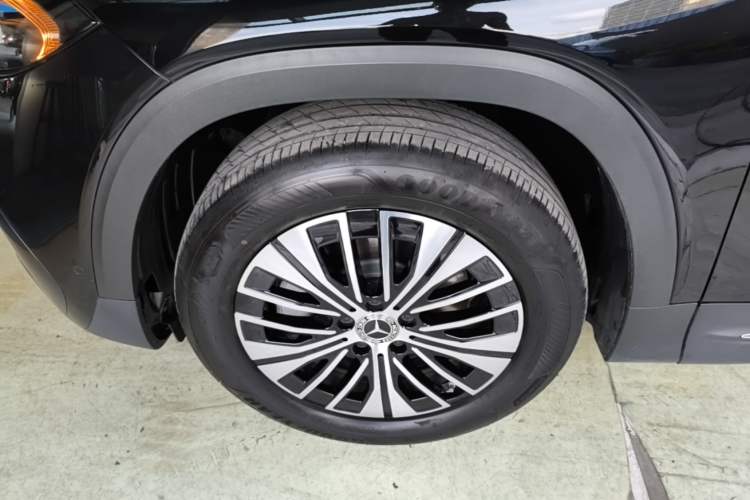 Used Mercedes-Benz EQB 2025 EQB 260 Left Front Wheel Hub