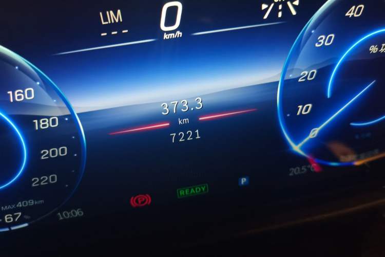 Used Mercedes-Benz EQB 2025 EQB 260 Odometer Close Up