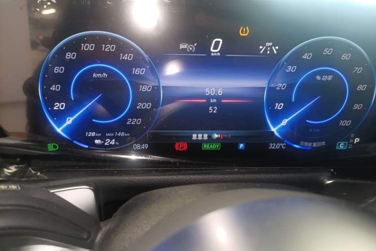 Used Mercedes-Benz EQB 2025 EQB 260 Odometer Close Up