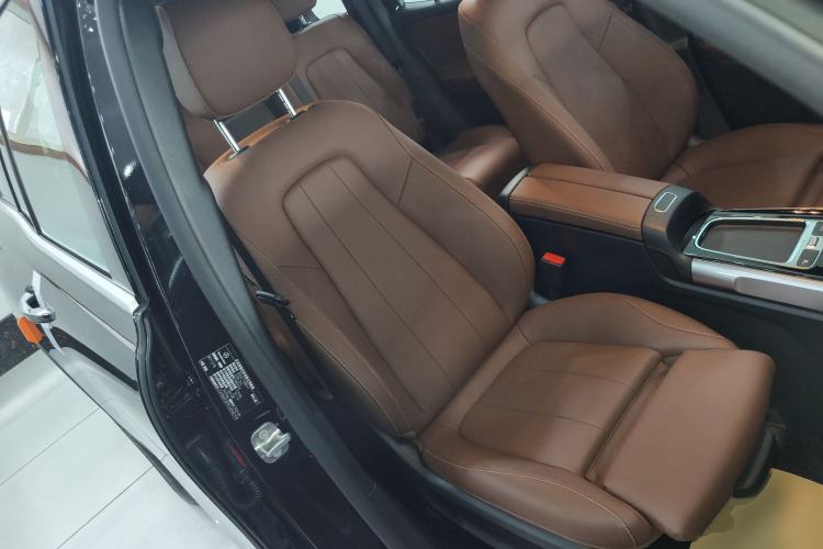 Used Mercedes-Benz EQB 2025 EQB 260 Right Front Seat