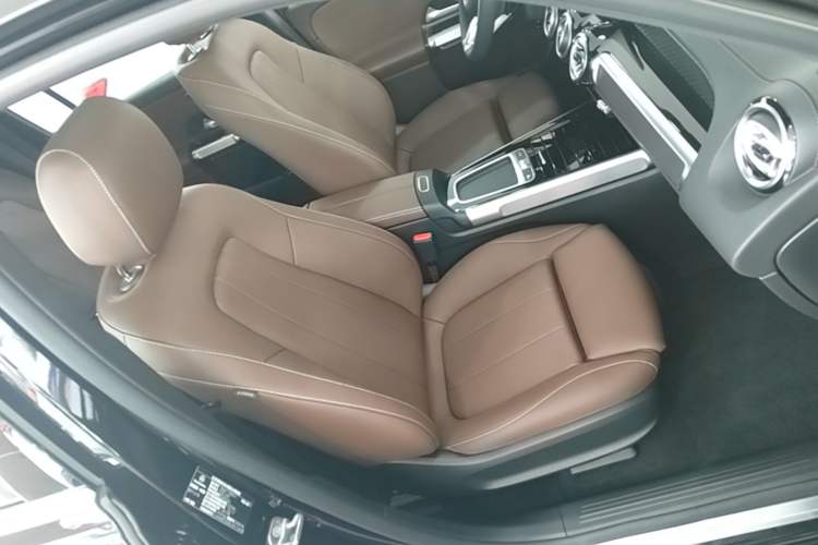 Used Mercedes-Benz EQB 2025 EQB 260 Right Front Seat