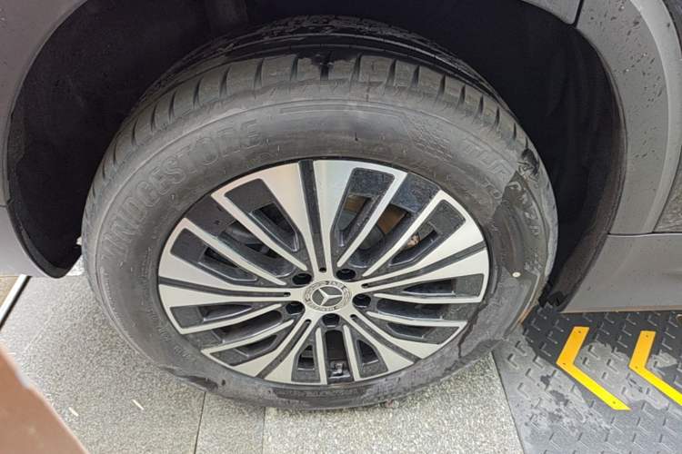 Used Mercedes-Benz EQB 2025 EQB 260 Right Rear Wheel Hub