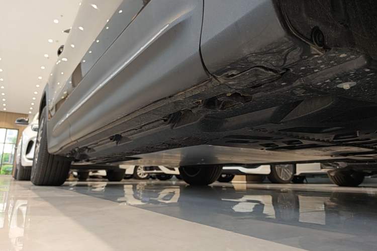 Used Mercedes-Benz EQB 2025 EQB 260 Right Side Sill