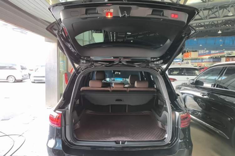 Used Mercedes-Benz EQB 2025 EQB 260 Trunk