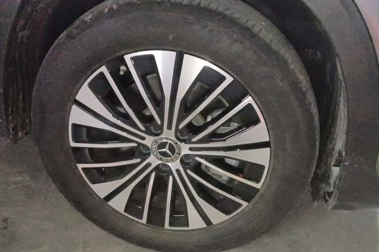 Used Mercedes-Benz EQB 2025 EQB 260 Right Front Wheel Hub