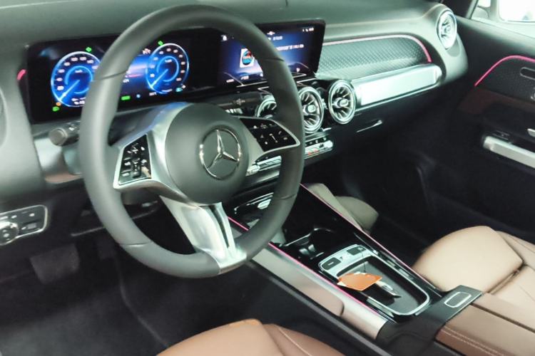 Used Mercedes-Benz EQB 2025 EQB 260 Center Console