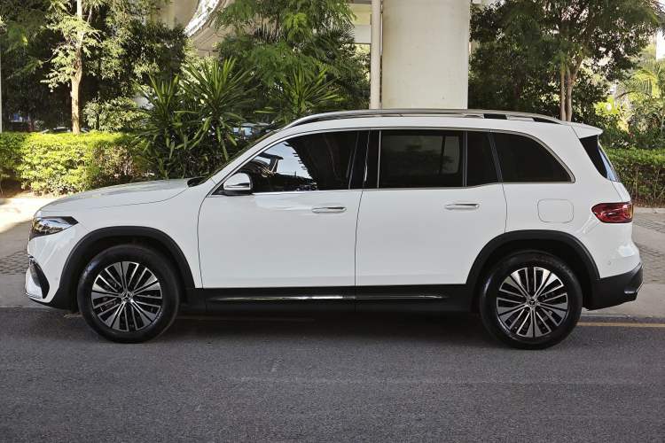 Used Mercedes-Benz EQB 2025 EQB 260 Exterior 2