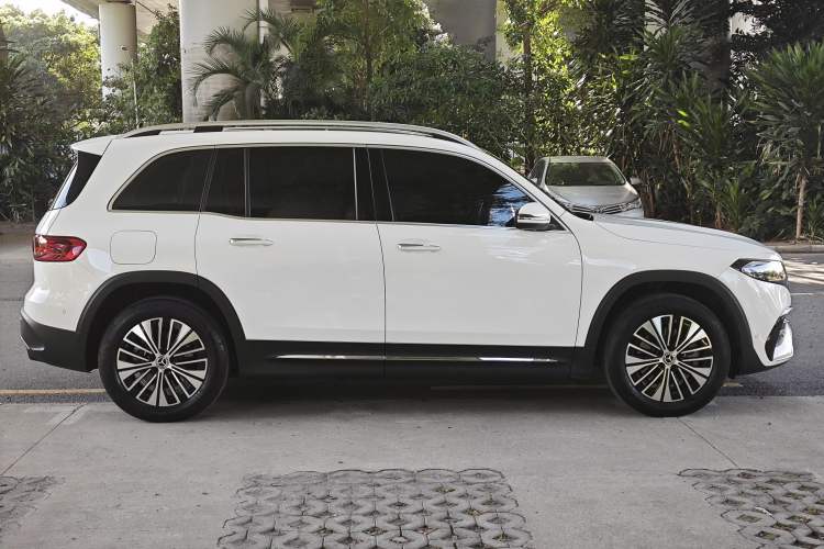 Used Mercedes-Benz EQB 2025 EQB 260 Exterior 5