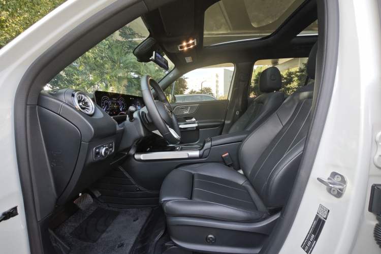 Used Mercedes-Benz EQB 2025 EQB 260 Interior 1