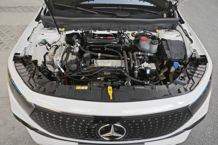 Used Mercedes-Benz EQB 2025 EQB 260 Interior 8
