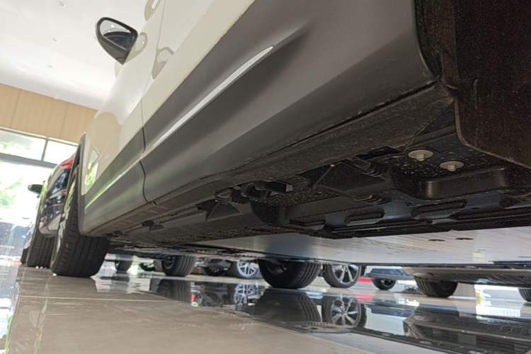 Used Mercedes-Benz EQB 2025 EQB 260 Left Side Sill