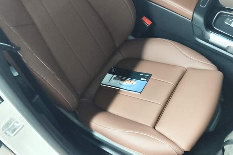 Used Mercedes-Benz EQB 2025 EQB 260 Right Front Seat